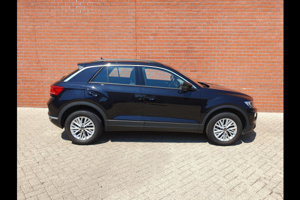 Volkswagen T-Roc 1.5 TSI 150pk DSG Style Team Navigatie Apple Carplay/Android Auto Camera Adaptive Cruise Control Elektrische achterklep Stoel-en stuurverwarming Climate Control