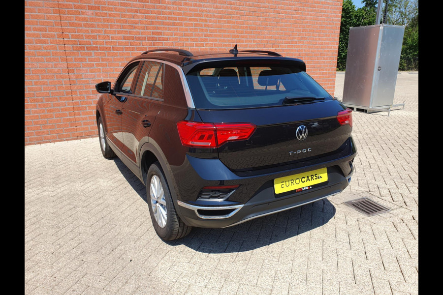 Volkswagen T-Roc 1.5 TSI 150pk DSG Style Team Navigatie Apple Carplay/Android Auto Camera Adaptive Cruise Control Elektrische achterklep Stoel-en stuurverwarming Climate Control