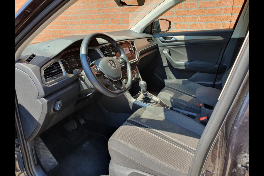 Volkswagen T-Roc 1.5 TSI 150pk DSG Style Team Navigatie Apple Carplay/Android Auto Camera Adaptive Cruise Control Elektrische achterklep Stoel-en stuurverwarming Climate Control