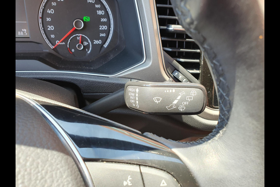 Volkswagen T-Roc 1.5 TSI 150pk DSG Style Team Navigatie Apple Carplay/Android Auto Camera Adaptive Cruise Control Elektrische achterklep Stoel-en stuurverwarming Climate Control