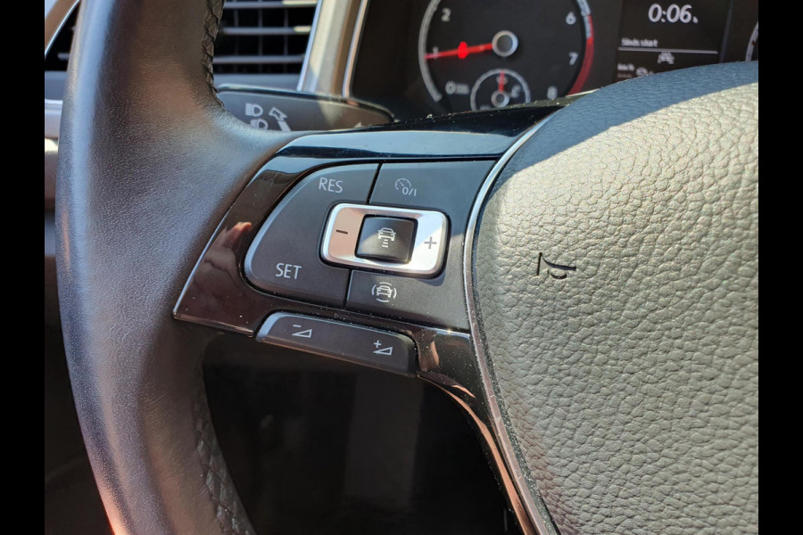 Volkswagen T-Roc 1.5 TSI 150pk DSG Style Team Navigatie Apple Carplay/Android Auto Camera Adaptive Cruise Control Elektrische achterklep Stoel-en stuurverwarming Climate Control