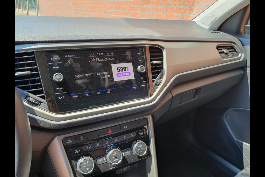 Volkswagen T-Roc 1.5 TSI 150pk DSG Style Team Navigatie Apple Carplay/Android Auto Camera Adaptive Cruise Control Elektrische achterklep Stoel-en stuurverwarming Climate Control