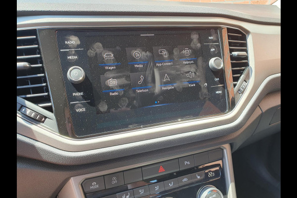 Volkswagen T-Roc 1.5 TSI 150pk DSG Style Team Navigatie Apple Carplay/Android Auto Camera Adaptive Cruise Control Elektrische achterklep Stoel-en stuurverwarming Climate Control