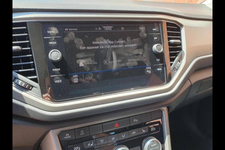 Volkswagen T-Roc 1.5 TSI 150pk DSG Style Team Navigatie Apple Carplay/Android Auto Camera Adaptive Cruise Control Elektrische achterklep Stoel-en stuurverwarming Climate Control