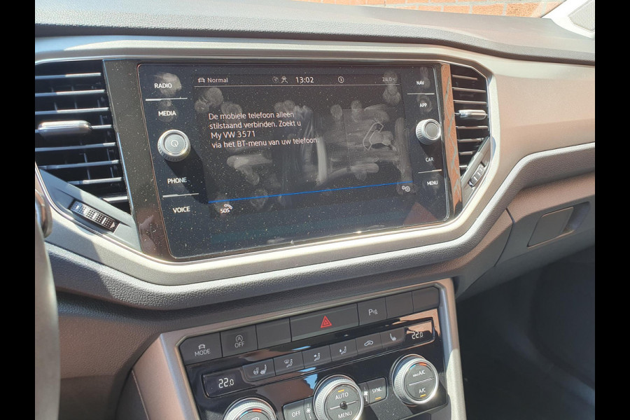 Volkswagen T-Roc 1.5 TSI 150pk DSG Style Team Navigatie Apple Carplay/Android Auto Camera Adaptive Cruise Control Elektrische achterklep Stoel-en stuurverwarming Climate Control
