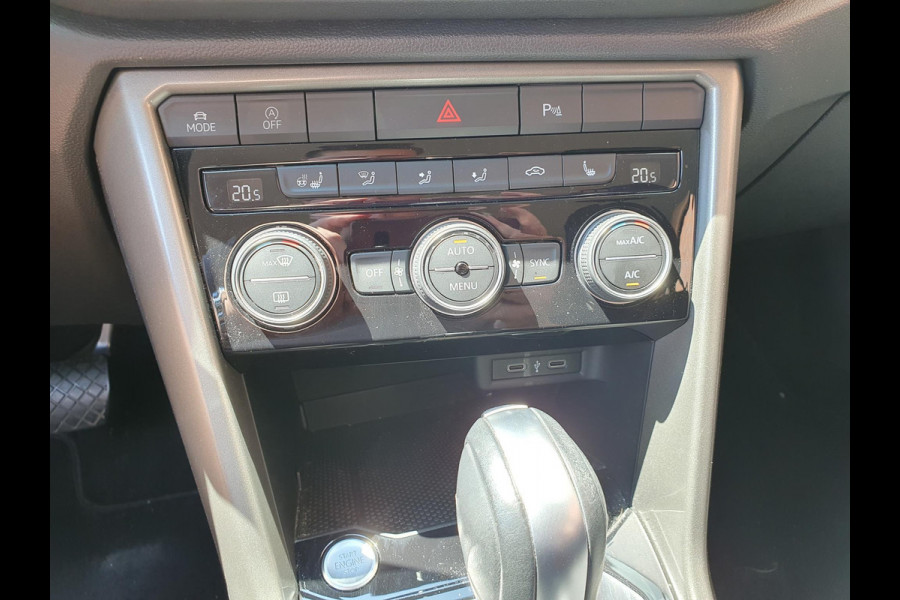 Volkswagen T-Roc 1.5 TSI 150pk DSG Style Team Navigatie Apple Carplay/Android Auto Camera Adaptive Cruise Control Elektrische achterklep Stoel-en stuurverwarming Climate Control