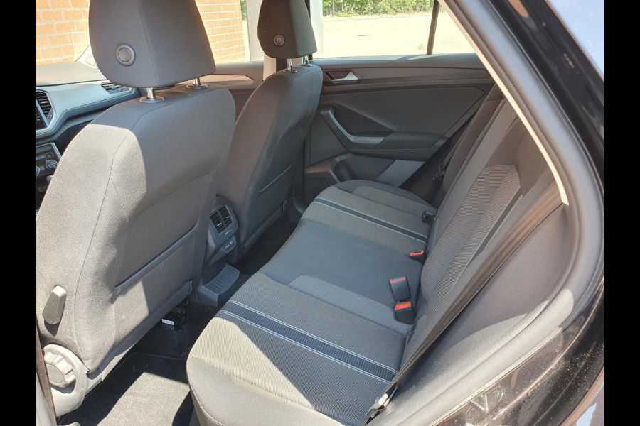 Volkswagen T-Roc 1.5 TSI 150pk DSG Style Team Navigatie Apple Carplay/Android Auto Camera Adaptive Cruise Control Elektrische achterklep Stoel-en stuurverwarming Climate Control