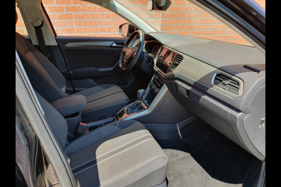 Volkswagen T-Roc 1.5 TSI 150pk DSG Style Team Navigatie Apple Carplay/Android Auto Camera Adaptive Cruise Control Elektrische achterklep Stoel-en stuurverwarming Climate Control
