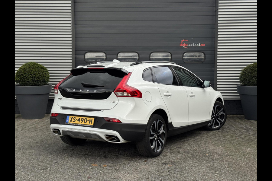 Volvo V40 Cross Country 1.5 T3 Polar+ Luxury | Camera | DAB | Navigatie | Stoelverwarming | Lichtmetalen Velgen |