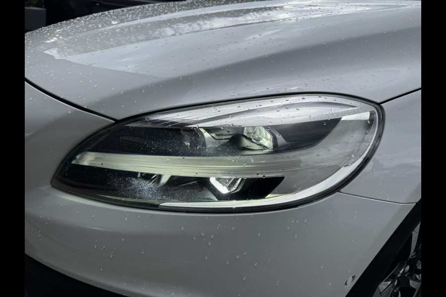 Volvo V40 Cross Country 1.5 T3 Polar+ Luxury | Camera | DAB | Navigatie | Stoelverwarming | Lichtmetalen Velgen |