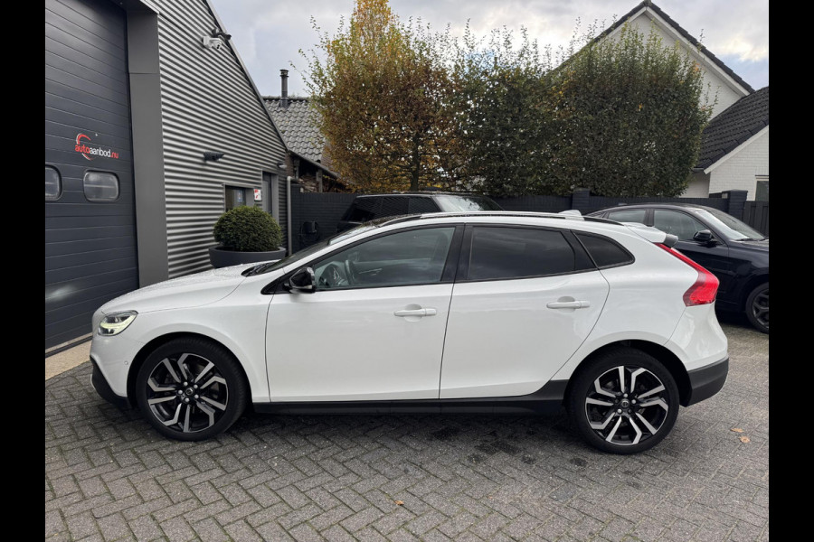 Volvo V40 Cross Country 1.5 T3 Polar+ Luxury | Camera | DAB | Navigatie | Stoelverwarming | Lichtmetalen Velgen |
