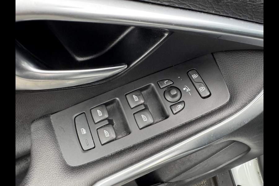 Volvo V40 Cross Country 1.5 T3 Polar+ Luxury | Camera | DAB | Navigatie | Stoelverwarming | Lichtmetalen Velgen |