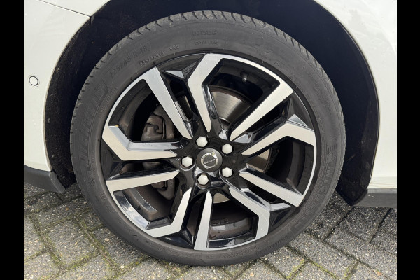 Volvo V40 Cross Country 1.5 T3 Polar+ Luxury | Camera | DAB | Navigatie | Stoelverwarming | Lichtmetalen Velgen |