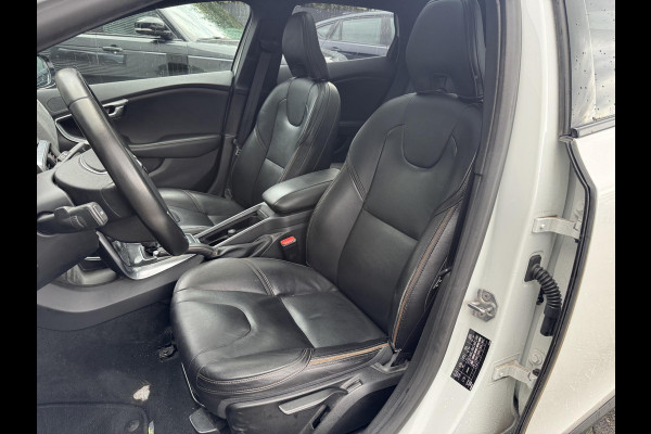 Volvo V40 Cross Country 1.5 T3 Polar+ Luxury | Camera | DAB | Navigatie | Stoelverwarming | Lichtmetalen Velgen |