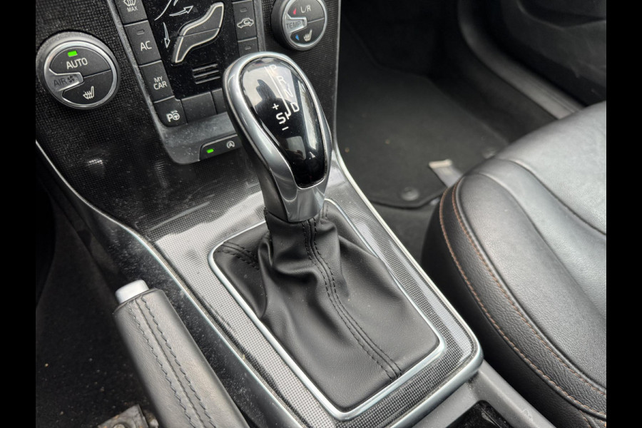 Volvo V40 Cross Country 1.5 T3 Polar+ Luxury | Camera | DAB | Navigatie | Stoelverwarming | Lichtmetalen Velgen |