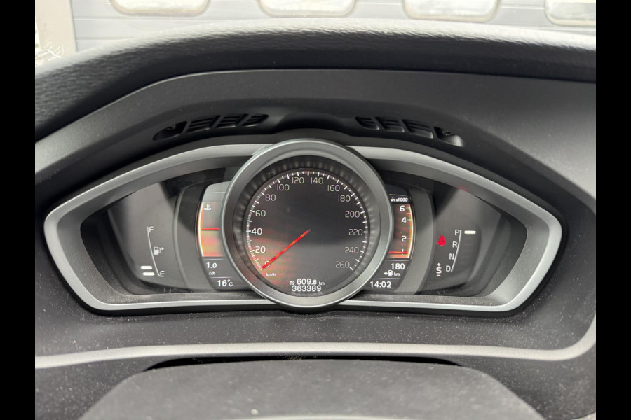 Volvo V40 Cross Country 1.5 T3 Polar+ Luxury | Camera | DAB | Navigatie | Stoelverwarming | Lichtmetalen Velgen |