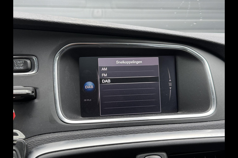 Volvo V40 Cross Country 1.5 T3 Polar+ Luxury | Camera | DAB | Navigatie | Stoelverwarming | Lichtmetalen Velgen |