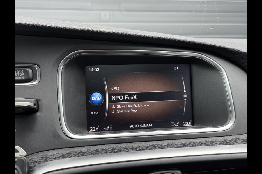 Volvo V40 Cross Country 1.5 T3 Polar+ Luxury | Camera | DAB | Navigatie | Stoelverwarming | Lichtmetalen Velgen |