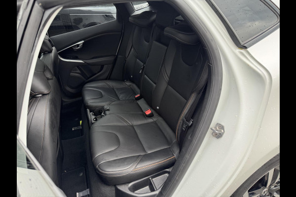 Volvo V40 Cross Country 1.5 T3 Polar+ Luxury | Camera | DAB | Navigatie | Stoelverwarming | Lichtmetalen Velgen |