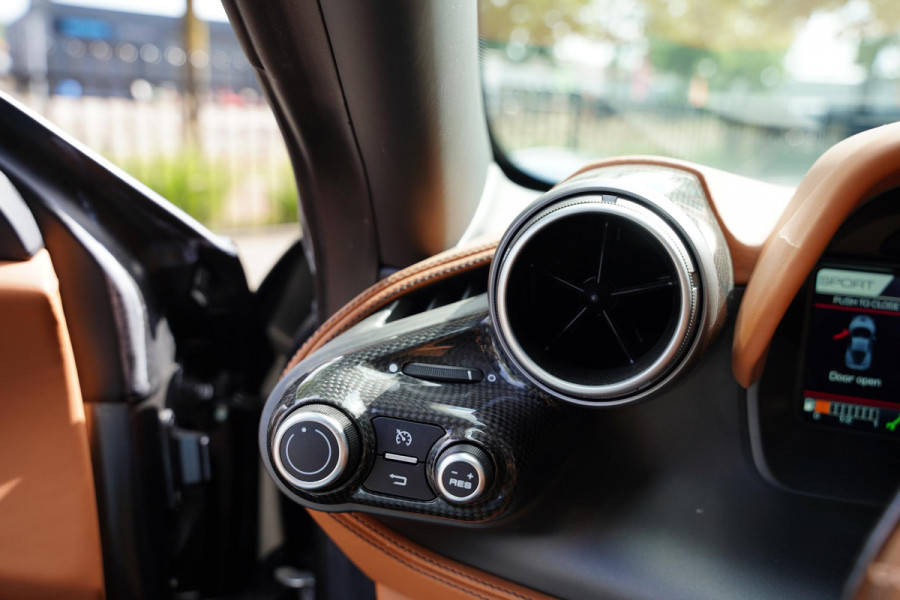 Ferrari F8 Tributo 3.9 V8 HELE VERKOCHT Ferrari F8 Tributo 3.9 V8 HELE VERKOCHT