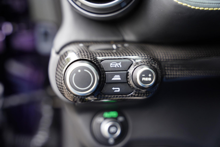 Ferrari 812 GTS 6.5 V12 HELE Viola Hong Kong Carbon Lifting