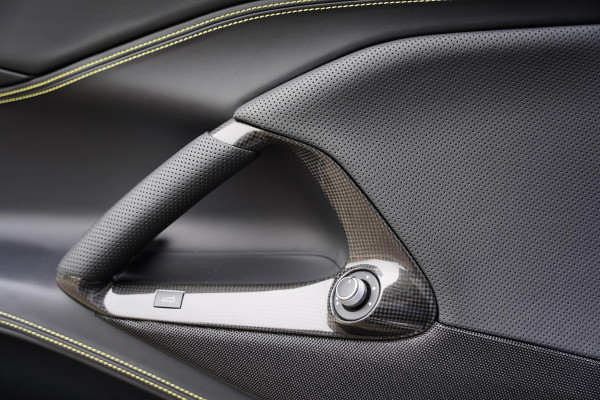 Ferrari 812 GTS 6.5 V12 HELE Viola Hong Kong Carbon Lifting