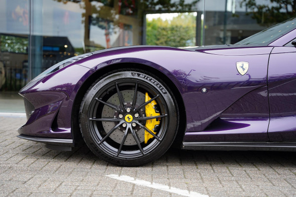 Ferrari 812 GTS 6.5 V12 HELE Viola Hong Kong Carbon Lifting