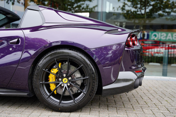 Ferrari 812 GTS 6.5 V12 HELE Viola Hong Kong Carbon Lifting