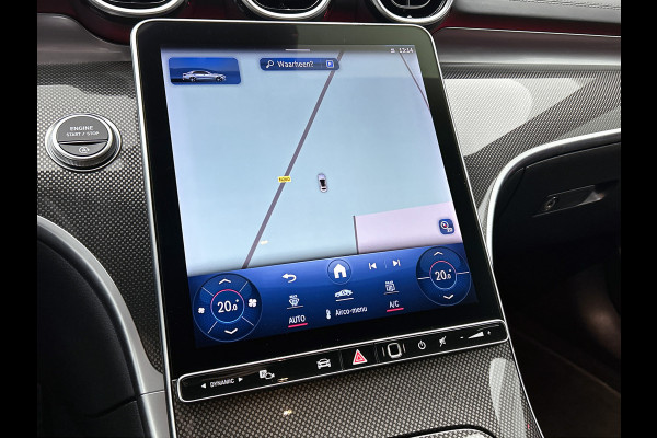 Mercedes-Benz C-Klasse 180 AMG Line Multispaaks lichtmetalen velgen 19 inch. Navigatie | parking support met camera achter | Inclusief 24 maanden MB Certified garantie voor Europa.