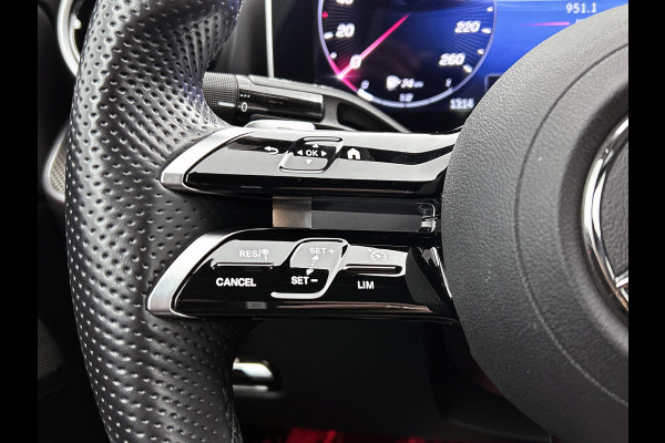 Mercedes-Benz C-Klasse 180 AMG Line Multispaaks lichtmetalen velgen 19 inch. Navigatie | parking support met camera achter | Inclusief 24 maanden MB Certified garantie voor Europa.