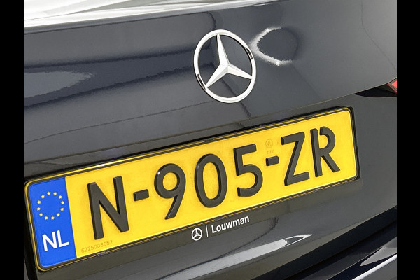 Mercedes-Benz C-Klasse 180 AMG Line Multispaaks lichtmetalen velgen 19 inch. Navigatie | parking support met camera achter | Inclusief 24 maanden MB Certified garantie voor Europa.