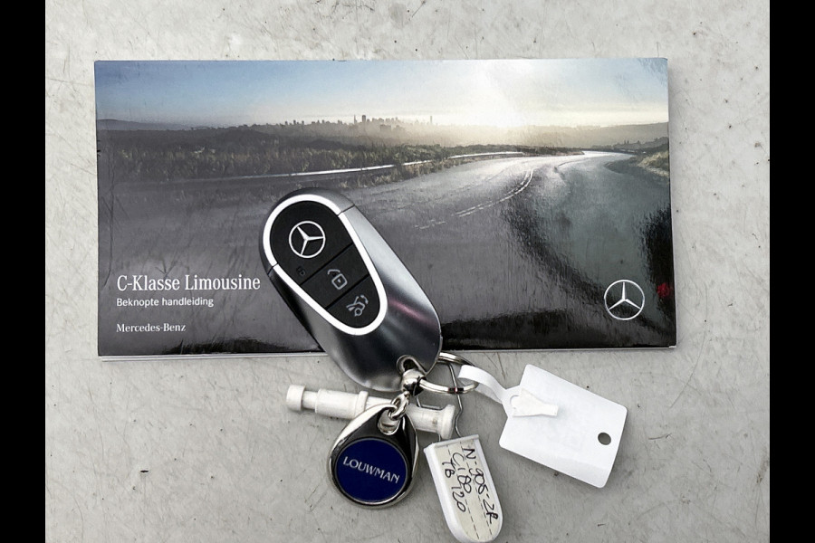 Mercedes-Benz C-Klasse 180 AMG Line Multispaaks lichtmetalen velgen 19 inch. Navigatie | parking support met camera achter | Inclusief 24 maanden MB Certified garantie voor Europa.
