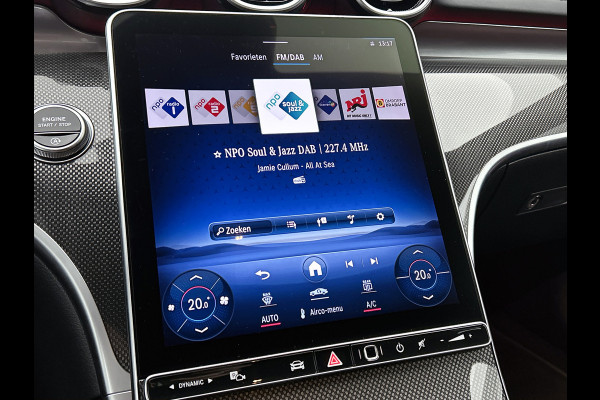 Mercedes-Benz C-Klasse 180 AMG Line Multispaaks lichtmetalen velgen 19 inch. Navigatie | parking support met camera achter | Inclusief 24 maanden MB Certified garantie voor Europa.