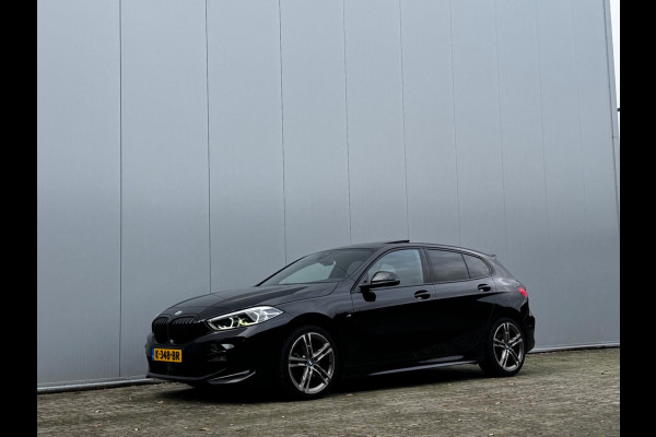 BMW 1-serie 118i M SPORT EXECUTIVE EDITION PANORAMADAK CARPLAY DAB+ ORIGINEEL NEDERLANDS LED BMW 1-serie 118i M SPORT EXECUTIVE EDITION PANORAMADAK CARPLAY DAB+ ORIGINEEL NEDERLANDS LED