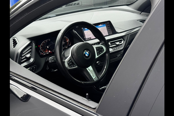 BMW 1-serie 118i M SPORT EXECUTIVE EDITION PANORAMADAK CARPLAY DAB+ ORIGINEEL NEDERLANDS LED BMW 1-serie 118i M SPORT EXECUTIVE EDITION PANORAMADAK CARPLAY DAB+ ORIGINEEL NEDERLANDS LED