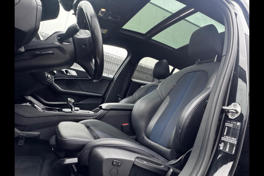 BMW 1-serie 118i M SPORT EXECUTIVE EDITION PANORAMADAK CARPLAY DAB+ ORIGINEEL NEDERLANDS LED BMW 1-serie 118i M SPORT EXECUTIVE EDITION PANORAMADAK CARPLAY DAB+ ORIGINEEL NEDERLANDS LED