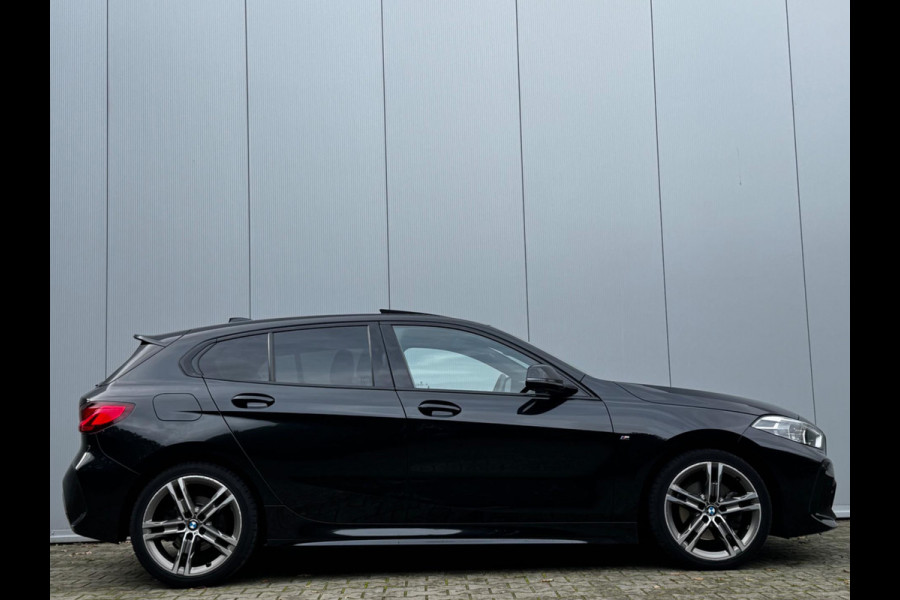 BMW 1-serie 118i M SPORT EXECUTIVE EDITION PANORAMADAK CARPLAY DAB+ ORIGINEEL NEDERLANDS LED BMW 1-serie 118i M SPORT EXECUTIVE EDITION PANORAMADAK CARPLAY DAB+ ORIGINEEL NEDERLANDS LED