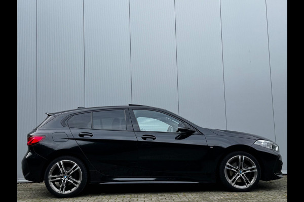 BMW 1-serie 118i M SPORT EXECUTIVE EDITION PANORAMADAK CARPLAY DAB+ ORIGINEEL NEDERLANDS LED BMW 1-serie 118i M SPORT EXECUTIVE EDITION PANORAMADAK CARPLAY DAB+ ORIGINEEL NEDERLANDS LED