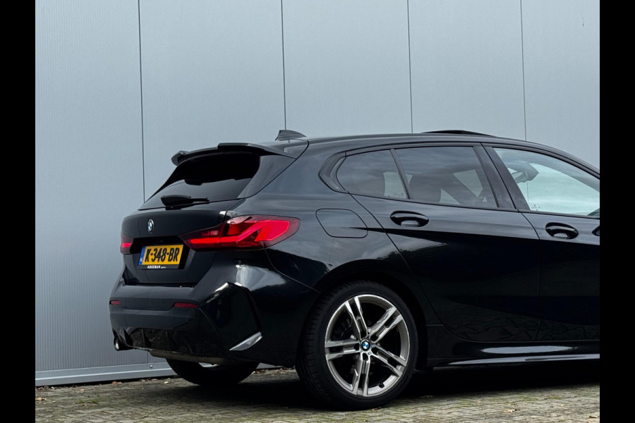 BMW 1-serie 118i M SPORT EXECUTIVE EDITION PANORAMADAK CARPLAY DAB+ ORIGINEEL NEDERLANDS LED BMW 1-serie 118i M SPORT EXECUTIVE EDITION PANORAMADAK CARPLAY DAB+ ORIGINEEL NEDERLANDS LED