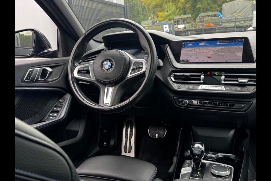 BMW 1-serie 118i M SPORT EXECUTIVE EDITION PANORAMADAK CARPLAY DAB+ ORIGINEEL NEDERLANDS LED BMW 1-serie 118i M SPORT EXECUTIVE EDITION PANORAMADAK CARPLAY DAB+ ORIGINEEL NEDERLANDS LED