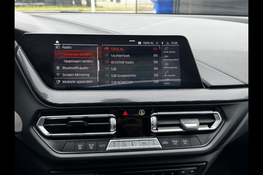 BMW 1-serie 118i M SPORT EXECUTIVE EDITION PANORAMADAK CARPLAY DAB+ ORIGINEEL NEDERLANDS LED BMW 1-serie 118i M SPORT EXECUTIVE EDITION PANORAMADAK CARPLAY DAB+ ORIGINEEL NEDERLANDS LED