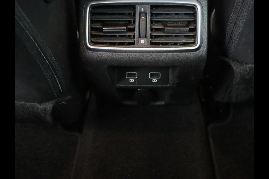 Renault Mégane 1.3 TCe Business Zen | Trekhaak | Camera | Keyless | Carplay | Navigatie | Full LED | DAB | Parkeerhulp | Climate control | Cruise control