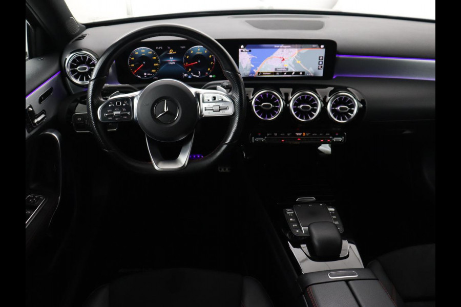 Mercedes-Benz A-Klasse 180 AMG | Panoramadak | Matrix LED | Sfeerverlichting | Keyless | Camera | Carplay | Leder/Alcantara | Memory | Keyless | Widescreen | Mercedes-Benz A-Klasse 180 AMG | Panoramadak | Matrix LED | Sfeerverlichting | Keyless | Camera | Carplay | Leder/Alcantara | Memory | Keyless | Widescreen |
