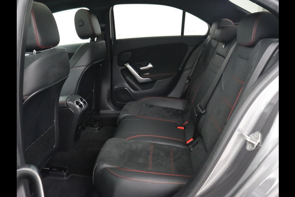 Mercedes-Benz A-Klasse 180 AMG | Panoramadak | Matrix LED | Sfeerverlichting | Keyless | Camera | Carplay | Leder/Alcantara | Memory | Keyless | Widescreen | Mercedes-Benz A-Klasse 180 AMG | Panoramadak | Matrix LED | Sfeerverlichting | Keyless | Camera | Carplay | Leder/Alcantara | Memory | Keyless | Widescreen |