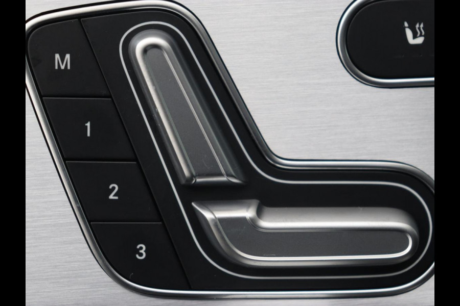 Mercedes-Benz A-Klasse 180 AMG | Panoramadak | Matrix LED | Sfeerverlichting | Keyless | Camera | Carplay | Leder/Alcantara | Memory | Keyless | Widescreen | Mercedes-Benz A-Klasse 180 AMG | Panoramadak | Matrix LED | Sfeerverlichting | Keyless | Camera | Carplay | Leder/Alcantara | Memory | Keyless | Widescreen |