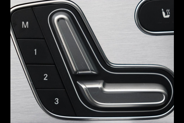 Mercedes-Benz A-Klasse 180 AMG | Panoramadak | Matrix LED | Sfeerverlichting | Keyless | Camera | Carplay | Leder/Alcantara | Memory | Keyless | Widescreen | Mercedes-Benz A-Klasse 180 AMG | Panoramadak | Matrix LED | Sfeerverlichting | Keyless | Camera | Carplay | Leder/Alcantara | Memory | Keyless | Widescreen |