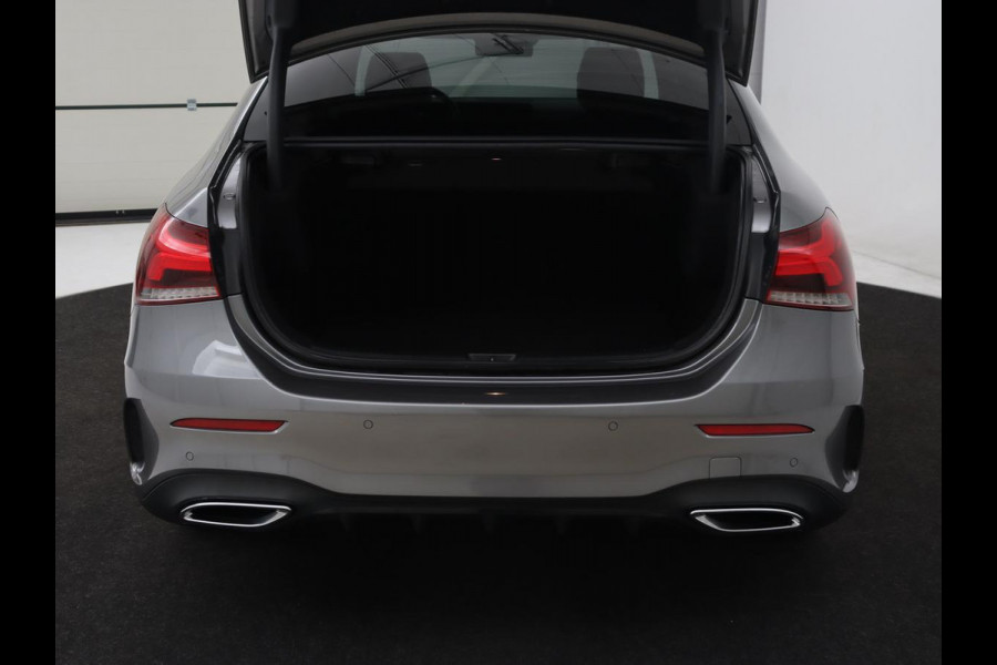 Mercedes-Benz A-Klasse 180 AMG | Panoramadak | Matrix LED | Sfeerverlichting | Keyless | Camera | Carplay | Leder/Alcantara | Memory | Keyless | Widescreen | Mercedes-Benz A-Klasse 180 AMG | Panoramadak | Matrix LED | Sfeerverlichting | Keyless | Camera | Carplay | Leder/Alcantara | Memory | Keyless | Widescreen |