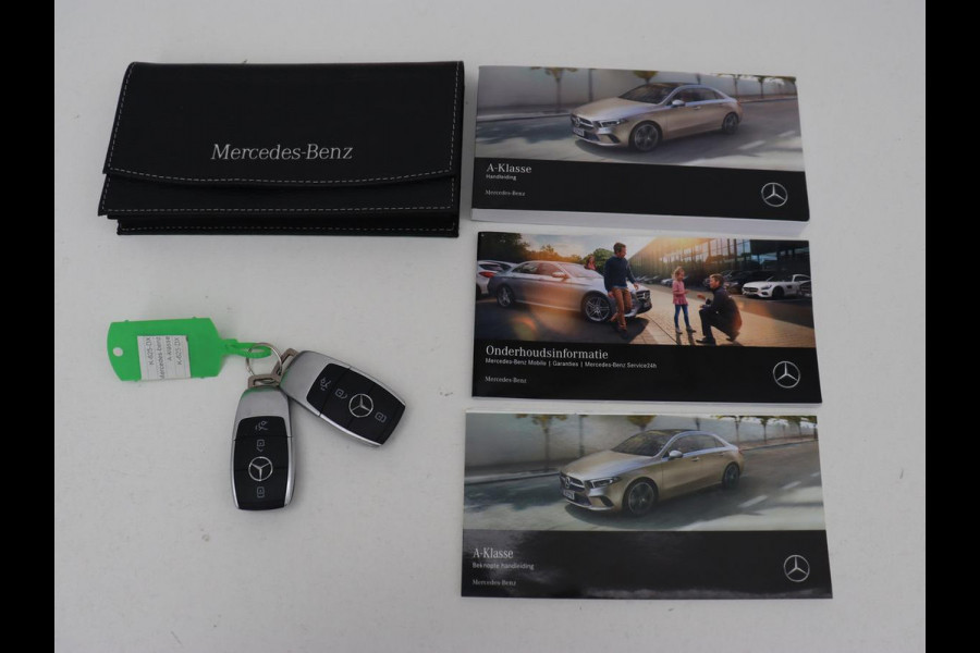 Mercedes-Benz A-Klasse 180 AMG | Panoramadak | Matrix LED | Sfeerverlichting | Keyless | Camera | Carplay | Leder/Alcantara | Memory | Keyless | Widescreen | Mercedes-Benz A-Klasse 180 AMG | Panoramadak | Matrix LED | Sfeerverlichting | Keyless | Camera | Carplay | Leder/Alcantara | Memory | Keyless | Widescreen |