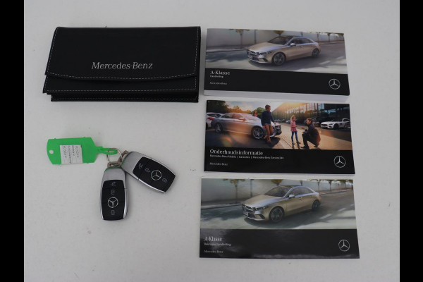 Mercedes-Benz A-Klasse 180 AMG | Panoramadak | Matrix LED | Sfeerverlichting | Keyless | Camera | Carplay | Leder/Alcantara | Memory | Keyless | Widescreen | Mercedes-Benz A-Klasse 180 AMG | Panoramadak | Matrix LED | Sfeerverlichting | Keyless | Camera | Carplay | Leder/Alcantara | Memory | Keyless | Widescreen |
