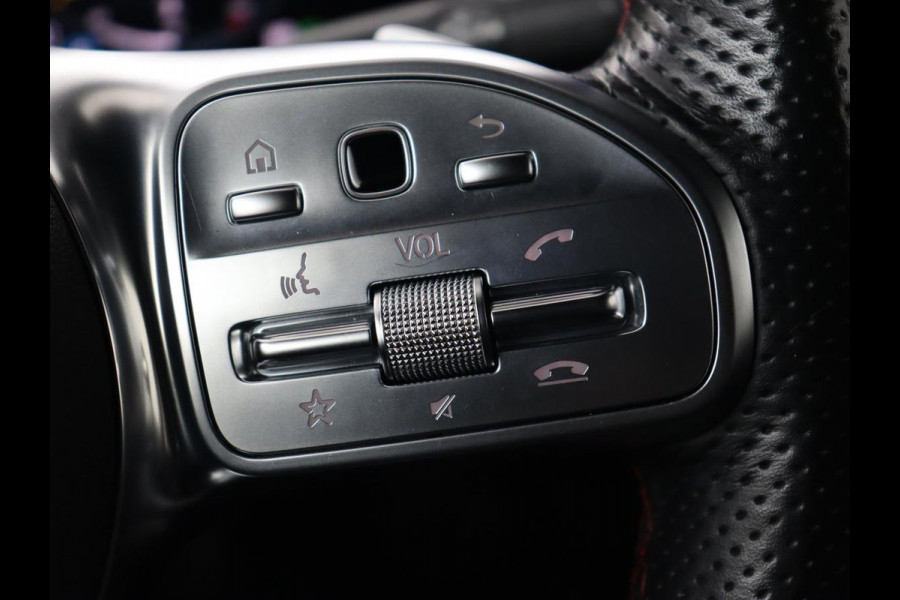 Mercedes-Benz A-Klasse 180 AMG | Panoramadak | Matrix LED | Sfeerverlichting | Keyless | Camera | Carplay | Leder/Alcantara | Memory | Keyless | Widescreen | Mercedes-Benz A-Klasse 180 AMG | Panoramadak | Matrix LED | Sfeerverlichting | Keyless | Camera | Carplay | Leder/Alcantara | Memory | Keyless | Widescreen |